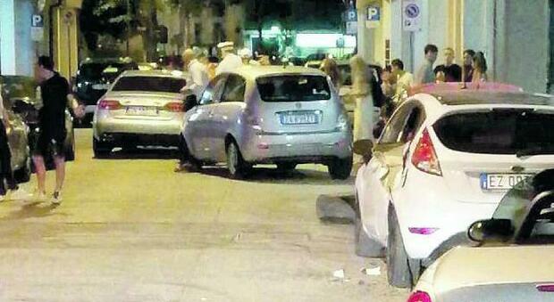 Si scontra con 5 auto in sosta e semina il panico in centro a San Donà Si scontra con 5 auto in sosta e semina il panico in centro a San Donà