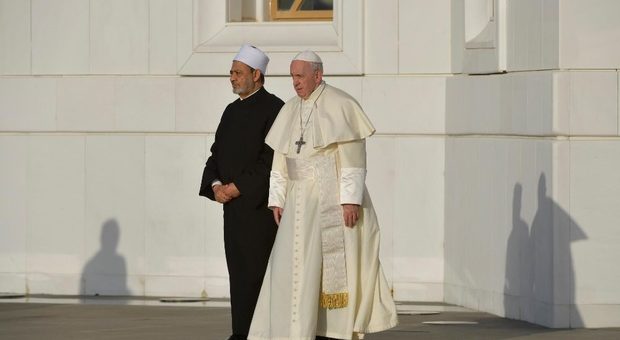 Papa Francesco negli Emirati Arabi: «Si è schiavi senza libertà religiosa»