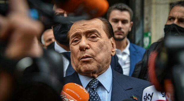 Silvio Berlusconi ricoverato al San Raffaele: «Controlli di routine». Ieri il passo indietro per il Colle