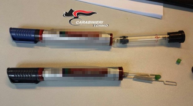 Sigarette elettroniche alla marijuana tra i banchi di scuola: 17 indagati a Torino Sigarette elettroniche alla marijuana tra i banchi di scuola: 17 indagati a Torino