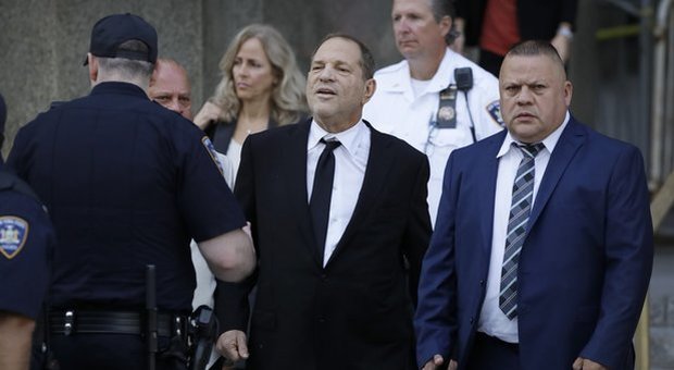 Altre quattro donne accusano in tribunale Weinstein di stupro: uno all'epoca aveva 17 anni Altre quattro donne accusano in tribunale Weinstein di stupro: uno all'epoca aveva 17 anni