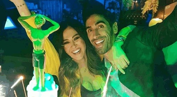 Filippo Magnini festeggia il complenno con Giorgia Palmas: il party è esclusivo Filippo Magnini festeggia il complenno con Giorgia Palmas: il party è esclusivo