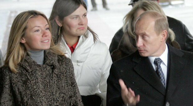 Le sanzioni Ue alla Russia entrano in vigore: 217 nella blacklist, anche le due figlie di Putin