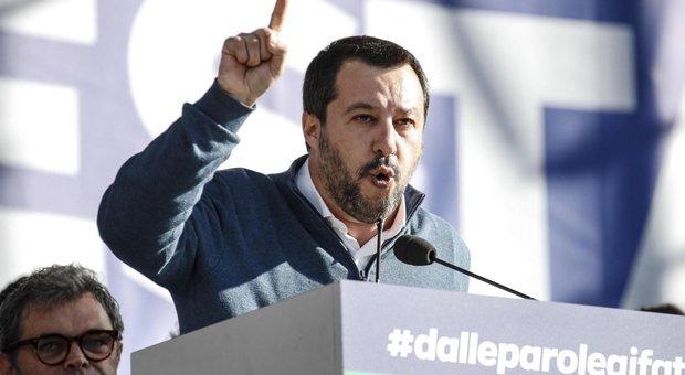 Supercoppa, Salvini: «Giocarla in Arabia è una schifezza». La Lega: donne allo stadio da sole