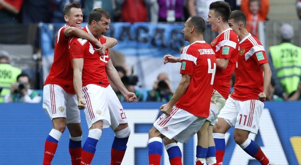 La Russia segna cinque gol all'Arabia Saudita