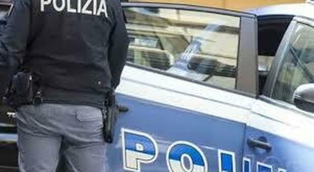 Gallipoli, torna la truffa dei telefoni: crede di comprare un iPhone ma gli danno sale Gallipoli, torna la truffa dei telefoni: crede di comprare un iPhone ma gli danno sale