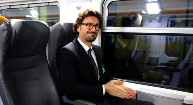 Tav, Toninelli: «Chi se ne frega di andare a Lione». Salvini: «Avanti e primo treno nel 2030»