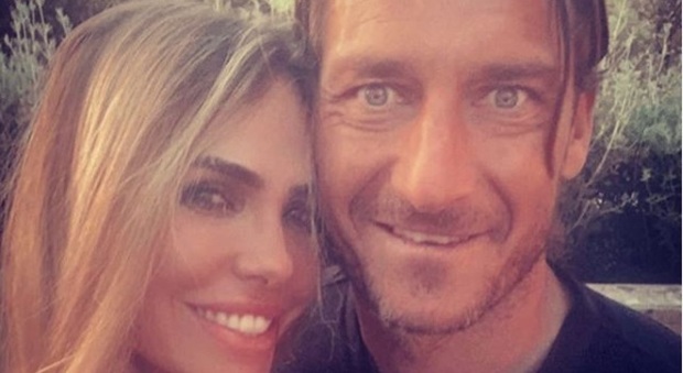 Ilary Blasi compie 39 anni, la romantica sorpresa di Francesco Totti: «Auguri amore mio»