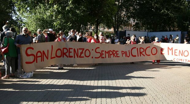 Roma, tornano ronde e proteste contro la movida, i residenti: «Noi costretti al coprifuoco»