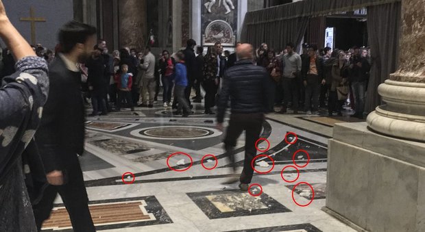 San Pietro, cadono calcinacci dalla Basilica: panico tra i turisti