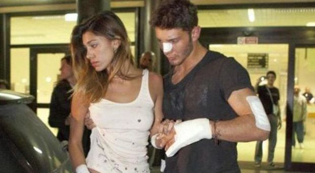 Belen e Stefano De Martino escono dall'ospedale