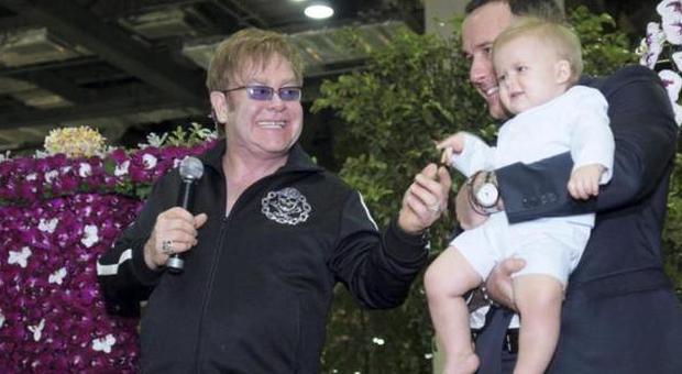 Elton John e il compagno con il figlio Zachary