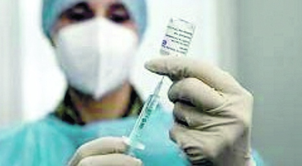 Vaccini Covid, esenzioni sospette a Pesaro: sei medici segnalati all'Ordine