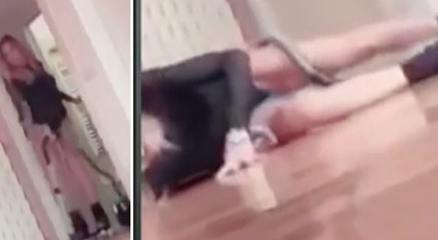 Maddalena Corvaglia, pattini e tutina sexy: la caduta diventa virale (Instagram) Maddalena Corvaglia, pattini e tutina sexy: la caduta diventa virale (Instagram)