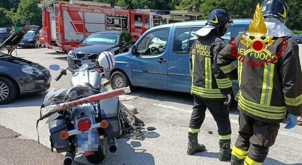 Incidente in moto sull'Alemagna all'altezza di Faè: due persone feriti Incidente in moto sull'Alemagna all'altezza di Faè: due persone feriti
