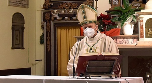 Fano, il vescovo Trasarti positivo al coronavirus: «Ha solo un po' di febbre, ma pregate per lui»