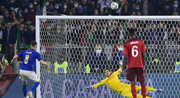 Diretta Italia-Svizzera 1-1 alla fine del primo tempo, Di Lorenzo di testa risponde al gol di Widmer