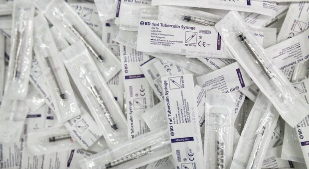 Farmaco illegale usato contro il Covid, boom di richieste in Italia. L'Aifa: «È pericoloso»