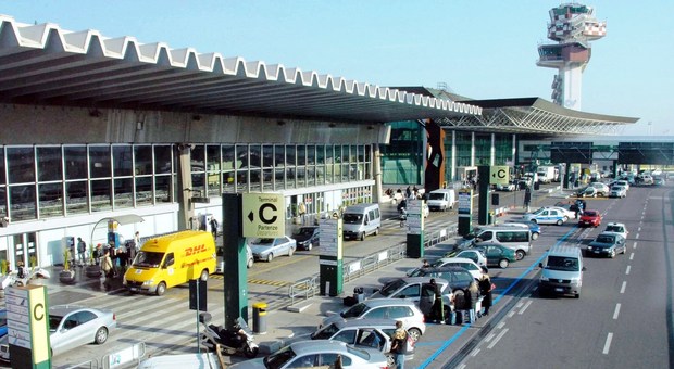 Virus misterioso: all'aeroporto di Fiumicino disposti controlli per passeggeri ed equipaggi arrivati dalla Cina