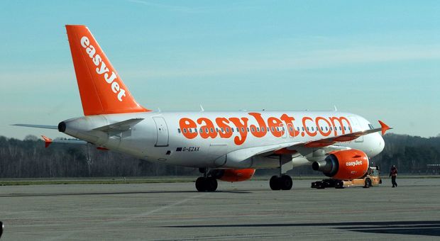 Cancellati tre voli a Malpensa, 900 passeggeri a terra: esplode la rabbia