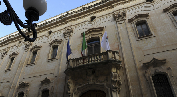 Lega e Pd salvano Palazzo Carafa: passa l'emendamento. «Il Comune potrà rimodulare il Piano di equilibrio»