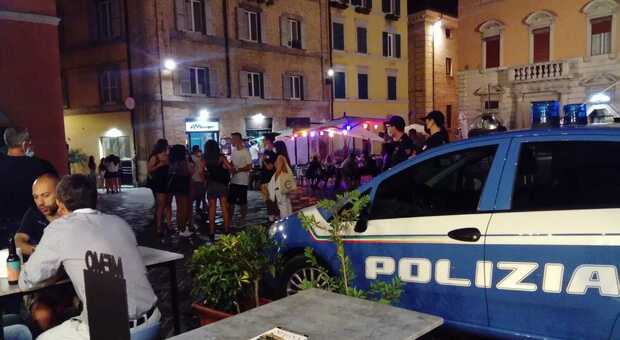 La polizia in piazza del Plebiscito ad Ancona