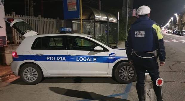 Controlli della polizia locale di Falconara