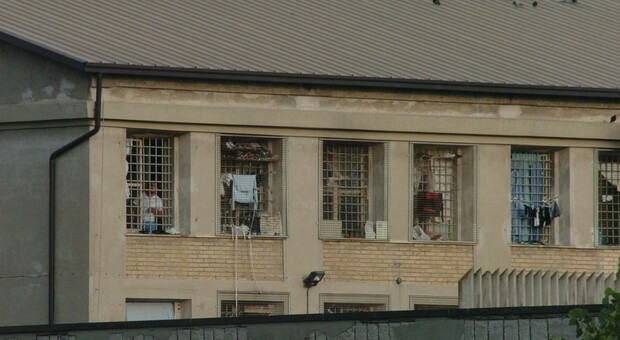Pescara, detenuto evade dal carcere durante l'ora d'aria: ripreso dopo 4 ore Pescara, detenuto evade dal carcere durante l'ora d'aria: ripreso dopo 4 ore