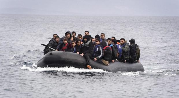 La Grecia si prepara a costruire 3 km di barriera in mare per bloccare migranti e rifugiati dalla Turchia