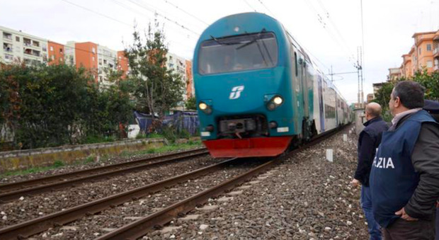 Uomo di 50 anni investito e ucciso da un treno: choc sulla linea Milano-Torino