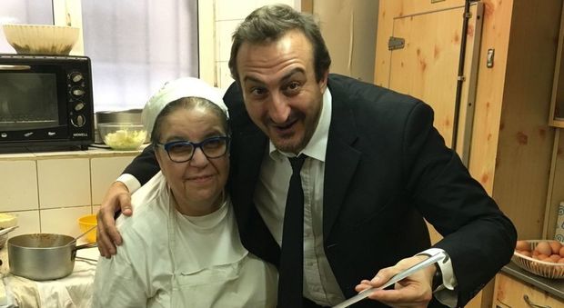 La "Iena" Mauro Casciari con la cuoca Mirella