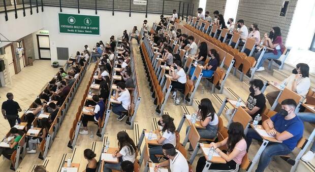 Test medicina, boom di bocciati: metà dei 60mila studenti non passa l'esame
