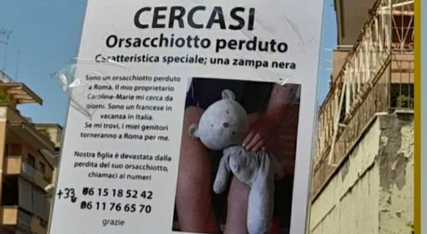 Roma, maxi ricompensa a chi trova l'orsetto di peluche. Un papà francese disperato: «Mia figlia non dorme senza»