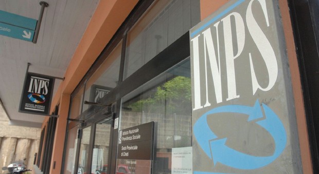 Lavoro, dati Inps: crollo assunzioni a tempo indeterminato e più licenziamenti Lavoro, dati Inps: crollo assunzioni a tempo indeterminato e più licenziamenti