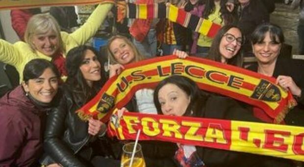 Lecce, la festa per la promozione scoppia anche a Milano: «Riuniti tramite un gruppo Facebook, pensiamo di fondare un club»