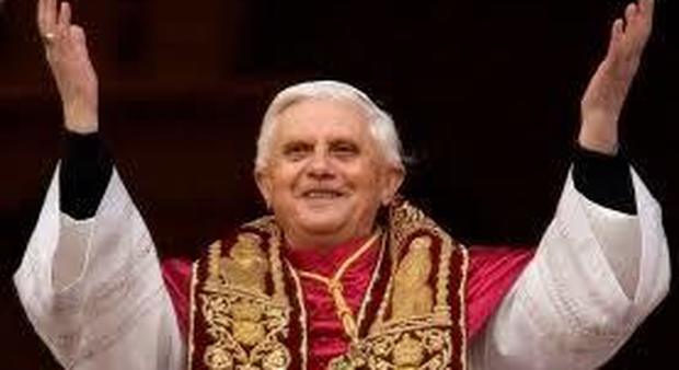 Ratzinger intravede l'Anticristo nel mainstream che difende nel mondo aborto e coppie gay