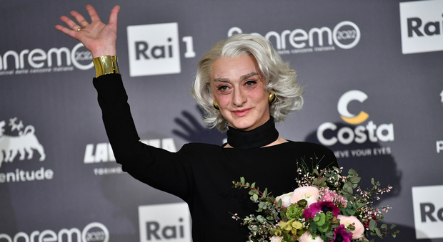 Drusilla Foer declina l'invito al nuovo programma di Rai 1 'Ci vuole un fiore': «Puzza di flop»