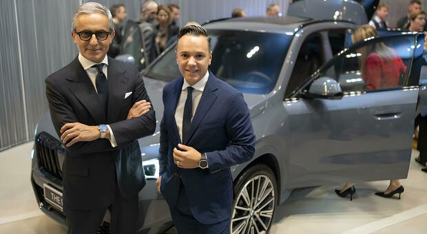 Massimiliano Di Silvestre, Presidente e AD di BMW Italia, e Salvatore Nanni, AD di BMW Roma all’Urban Store di Roma per la nuova X1