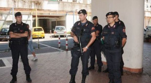 Blitz a Tor Bella Monaca: per proteggere i pusher, venivano utilizzati anche minorenni come vedette