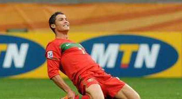 Cristiano Ronaldo esulta dopo aver realizzato il goal del 6-0 Cristiano Ronaldo esulta dopo aver realizzato il goal del 6-0