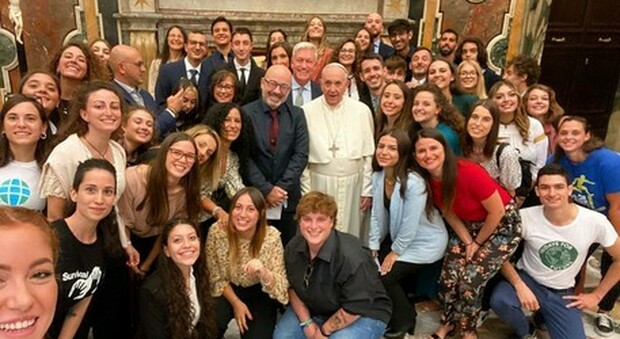 Papa Francesco, l'incontro con i ragazzi di Cop Giovani e il ministro Cingolani per lo Youth4Climate: «Voi non siete il futuro, siete il presente»