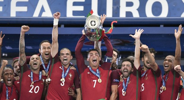 Portogallo Campione d'Europa: perde Ronaldo ma segna Eder, sconfitti 1-0 i francesi a Parigi Portogallo Campione d'Europa: perde Ronaldo ma segna Eder, sconfitti 1-0 i francesi a Parigi