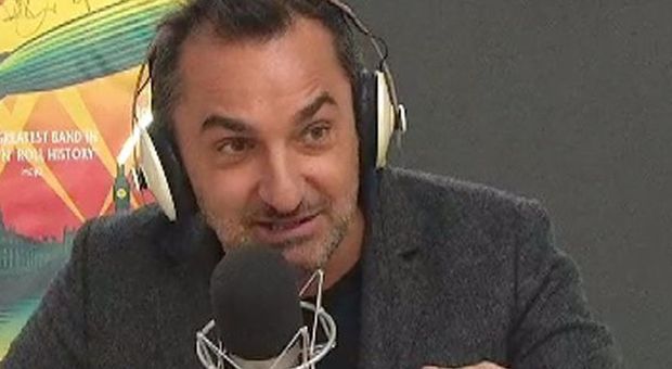 Nicola Savino in onda da casa per Deejay: «Sono tornato alla radio delle cantine»