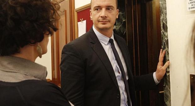 M5S, dalla guerra al reclutamento: ora i 5 stelle cercano giornalisti M5S, dalla guerra al reclutamento: ora i 5 stelle cercano giornalisti