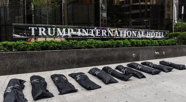 Virus, gli Usa vicini ai 100.000 morti ma Trump gioca a golf: «Non lo facevo da 3 mesi». Nel mondo 5,4 milioni di contagi Virus, gli Usa vicini ai 100.000 morti ma Trump gioca a golf: «Non lo facevo da 3 mesi». Nel mondo 5,4 milioni di contagi
