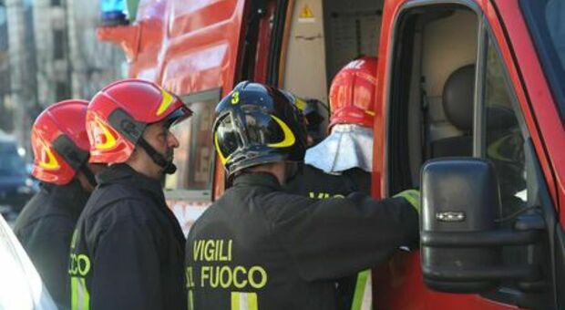 Milano choc: precipita dal quarto piano, piomba su una cancellata e muore sul colpo