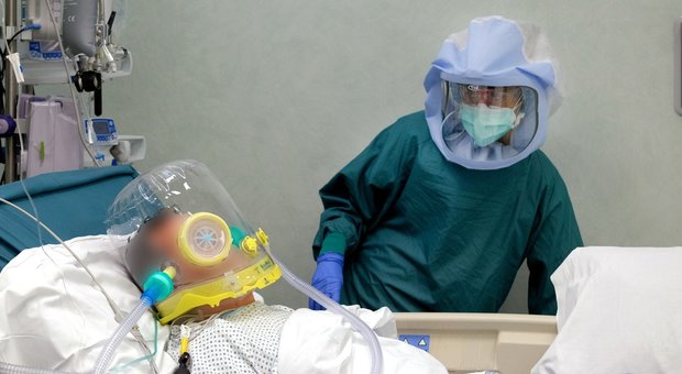 Coronavirus, ancora 318 contagiati in Veneto, ma sempre più tamponi Altre 23 le vittime, terapie intensive sotto quota 200