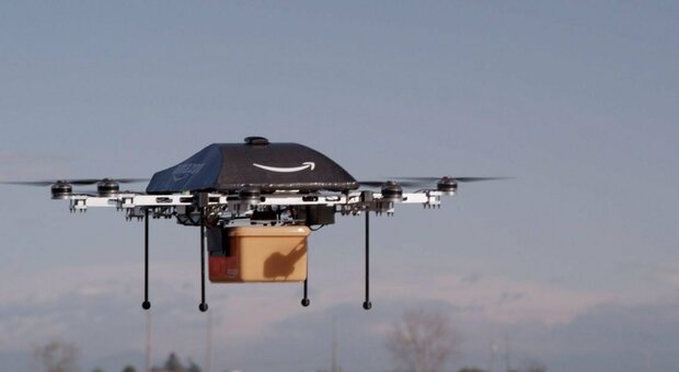 Amazon, via libera alle consegne con i droni: i pacchi arriveranno in 30 minuti
