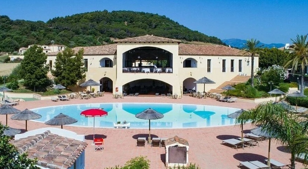Bimbo romano di 6 anni annega in piscina in un resort in Sardegna: era in vacanza con i genitori