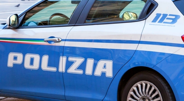 Torino, rapina in farmacia con passamontagna e coltello: due arresti
